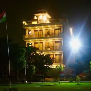 Hotel Saavi Golf Course, Gurgaon